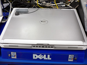 �f�� Inspiron 9200