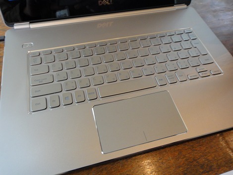 Inspiron 14 7000シリーズレビュー:アルミ削り出しボディが美しい