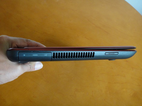 Inspiron 14z右側面