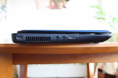 Inspiron 15R右側面