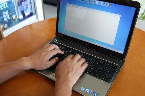 ���͑���