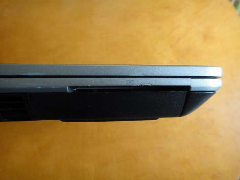 Latitude E6320 PC�J�[�h�X���b�g