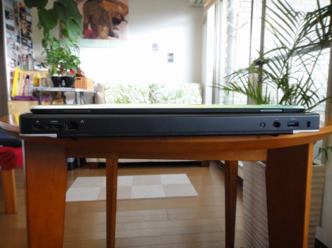 XPS 15 design studio�w�ʕ�