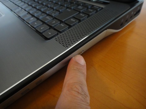 XPS 15 design studio���w�h���C�u