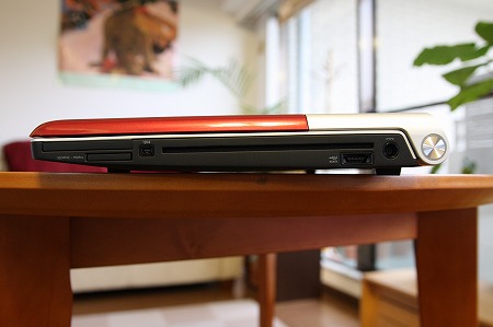 Studio XPS 16�E���ʕ�