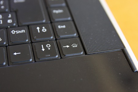 Studio XPS 16 �o�b�N���C�g