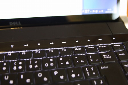 ���͑���