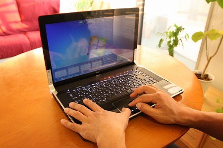 ���͑���