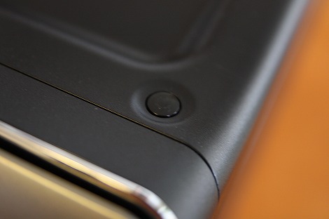 Studio XPS 7100�d���{�^��