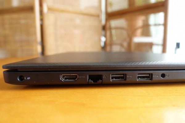 Vostro 14 3000�����ʕ��̒[�q��