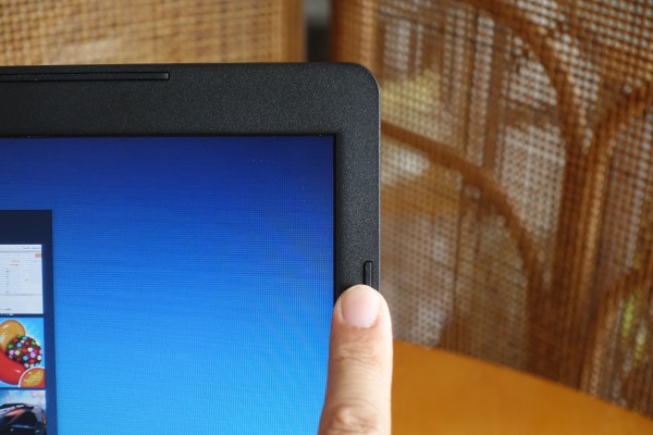 Vostro 14 3000�̃x�[���͌���