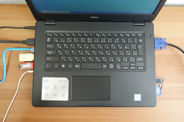 Vostro 14 3000�̗����ʕ��̒[�q�ނɐڑ�