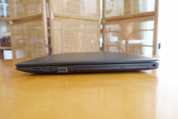 Vostro 15 3000(3581)�̉E���ʕ�