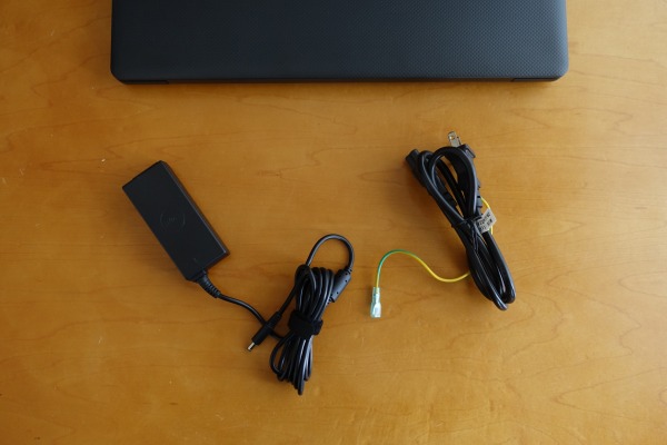 Vostro 15 3000(3581)��AC�A�_�v�^�Ɠd���P�[�u��