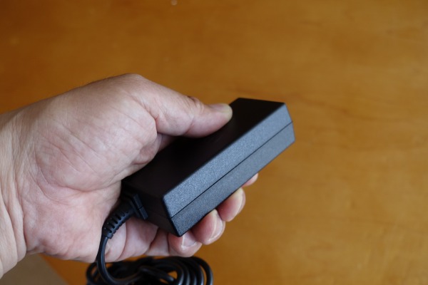 Vostro 15 3000(3581)��AC�A�_�v�^�͌g�т��₷��