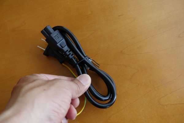 Vostro 15 3000(3581)�̓d���P�[�u��