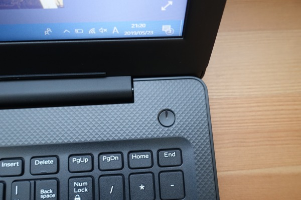 Vostro 15 3000(3581)�̓d���{�^��