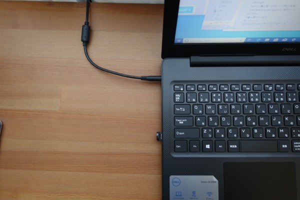 Vostro 15 3000(3581)�ɓd���P�[�u����ڑ�