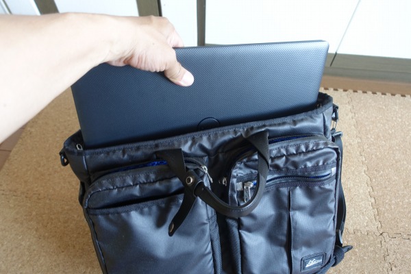 Vostro 15 3000(3581)�̓r�W�l�X�o�b�N������X���[�Y�Ɏ��o����