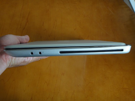 XPS 15z�E���ʕ�