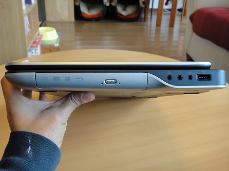 XPS 17�E���ʕ�