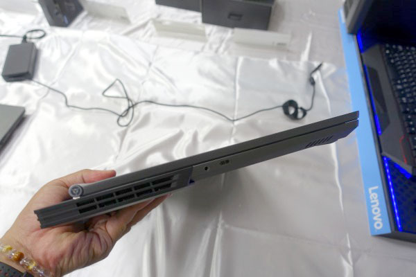 ���m�{ Legion Y740(17)�̍����ʕ�