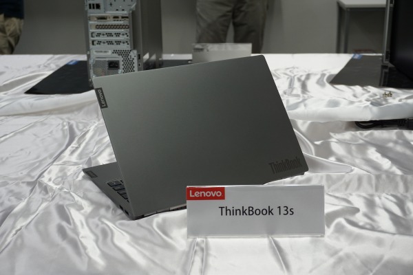 ���m�{ ThinkBook 13s���r���[�܂Ƃ�