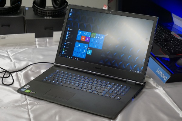 ���m�{ Legion Y740(17)�͗����������f�U�C��