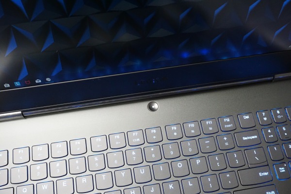 ���m�{ Legion Y740(17)�̓d���{�^��