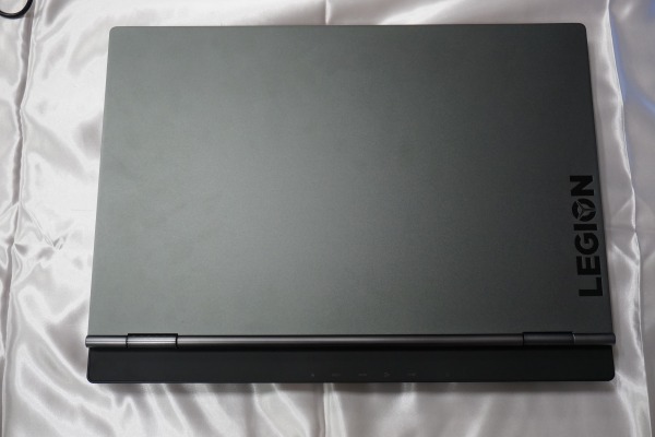 ���m�{ Legion Y740(17)�̃{�f�B