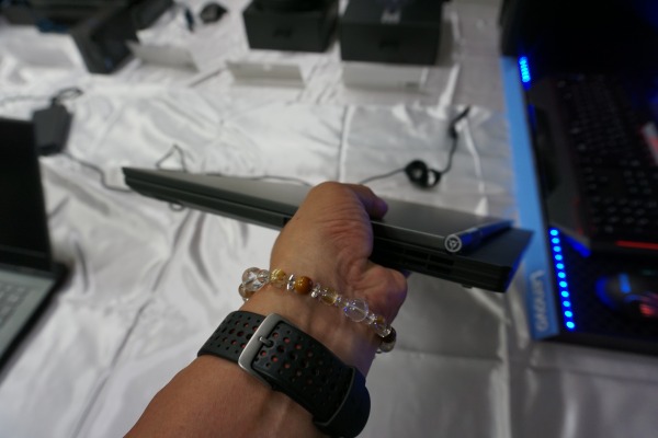 ���m�{ Legion Y740(17)�݂͒͂₷��