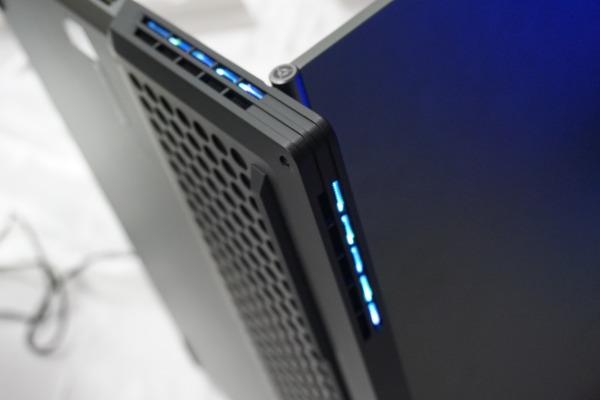 ���m�{ Legion Y740(17)�̊e���Ƀl�I����z�u