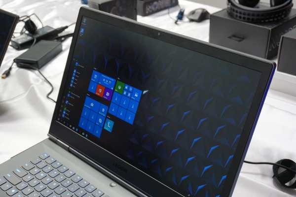 ���m�{ Legion Y740(17)�̉t���p�l���͔����